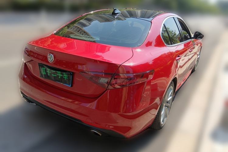 Used Alfa Romeo Giulia 2017 2.0T 280HP Luxury Edition Rear Right 45 Deg