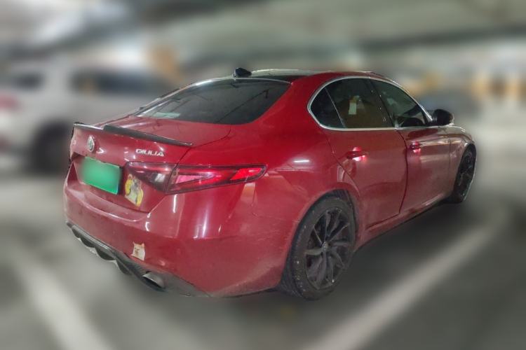 Used Alfa Romeo Giulia 2017 2.0T 200HP Luxury Edition Rear Right 45 Deg