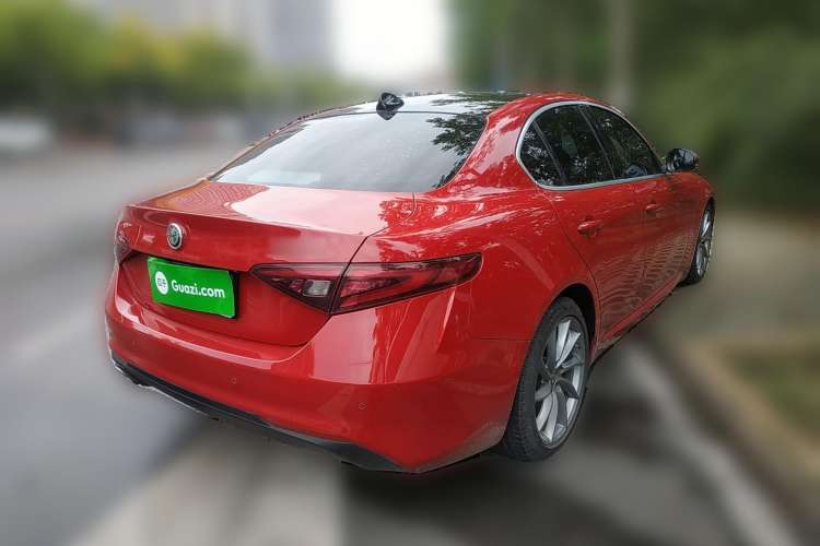 Used Alfa Romeo Giulia 2017 2.0T 200HP Luxury Edition Rear Right 45 Deg