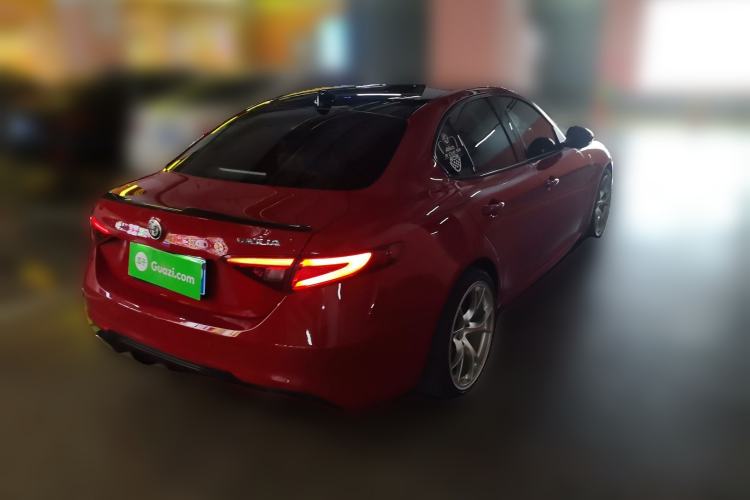 Used Alfa Romeo Giulia 2017 2.0T 200HP Luxury Edition Rear Right 45 Deg