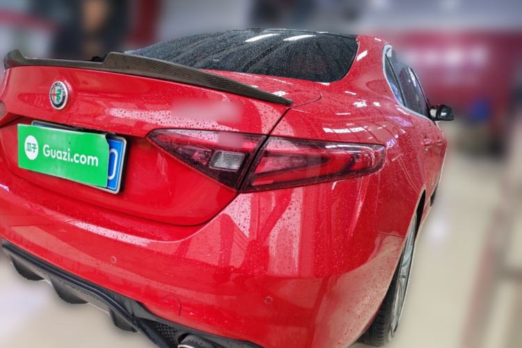 Used Alfa Romeo Giulia 2017 2.0T 200HP Luxury Edition Rear Right 45 Deg