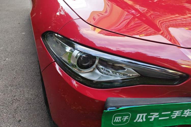 Used Alfa Romeo Giulia 2017 2.0T 200HP Elite Edition Right Front Headlight
