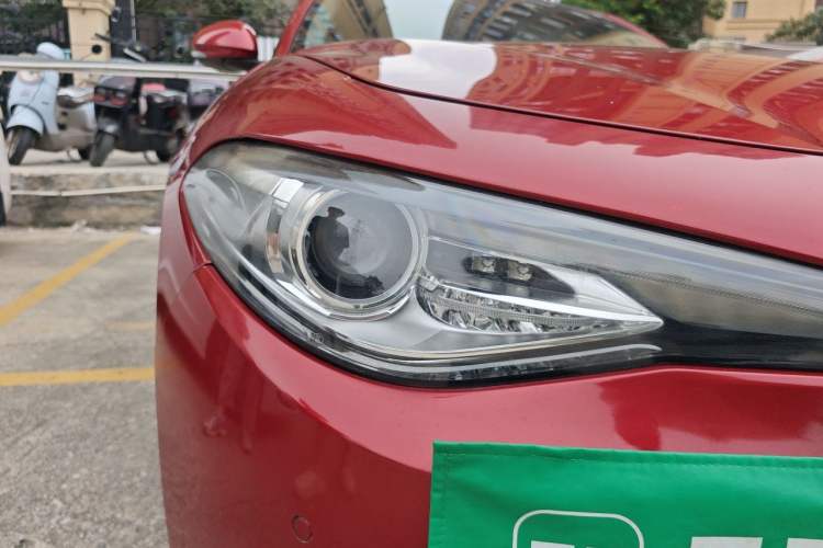 Used Alfa Romeo Giulia 2017 2.0T 280HP Milano Limited Edition Right Front Headlight