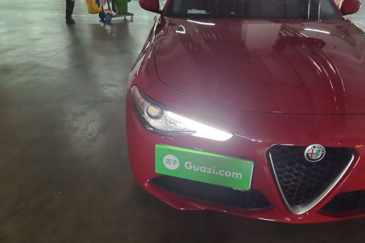 Used Alfa Romeo Giulia 2017 2.0T 200HP Luxury Edition Right Front Headlight