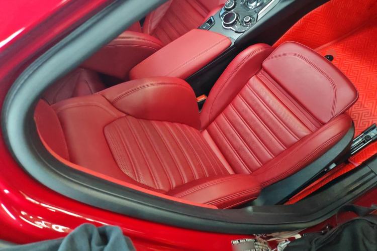 Used Alfa Romeo Giulia 2017 2.0T 280HP Luxury Sport Edition Right Front Seat