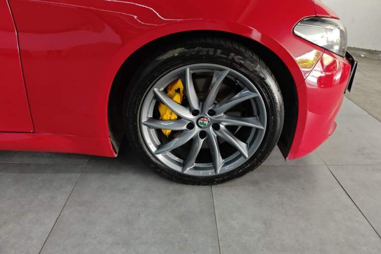 Used Alfa Romeo Giulia 2017 2.0T 280HP Luxury Edition Right Front Wheel Hub
