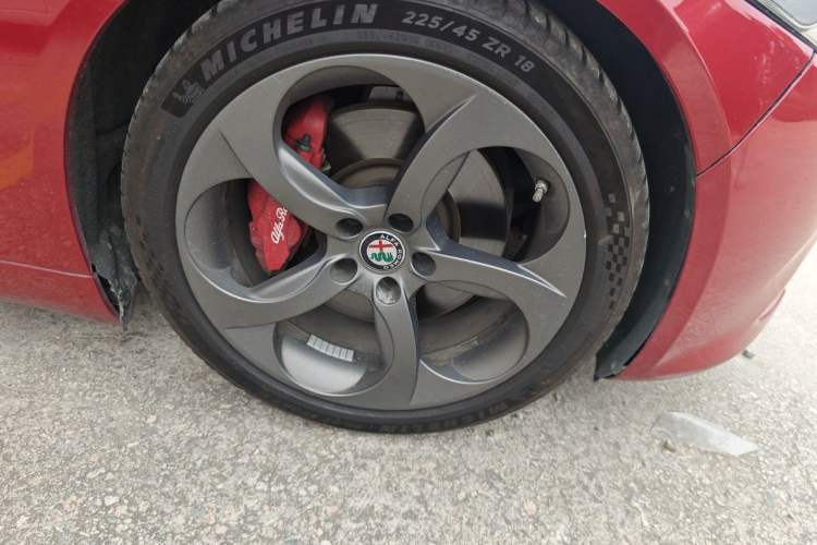 Used Alfa Romeo Giulia 2017 2.0T 280HP Milano Limited Edition Right Front Wheel Hub
