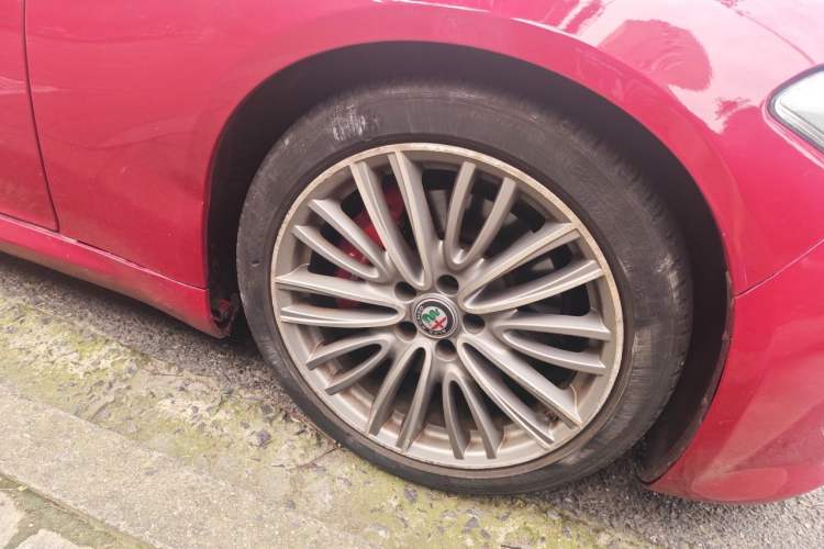 Used Alfa Romeo Giulia 2017 2.0T 280HP Luxury Sport Edition Right Front Wheel Hub