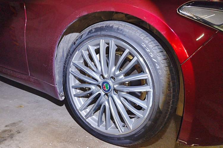 Used Alfa Romeo Giulia 2017 2.0T 280HP Luxury Edition Right Front Wheel Hub