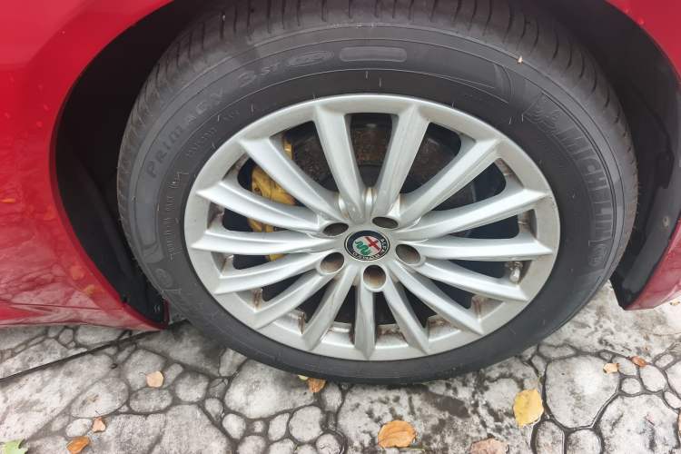 Used Alfa Romeo Giulia 2017 2.0T 200HP Elite Edition Right Front Wheel Hub