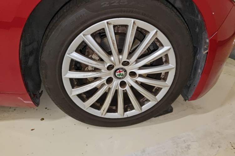 Used Alfa Romeo Giulia 2017 2.0T 200HP Elite Edition Right Front Wheel Hub