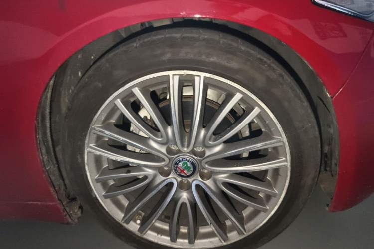 Used Alfa Romeo Giulia 2017 2.0T 200HP Elite Edition Right Front Wheel Hub