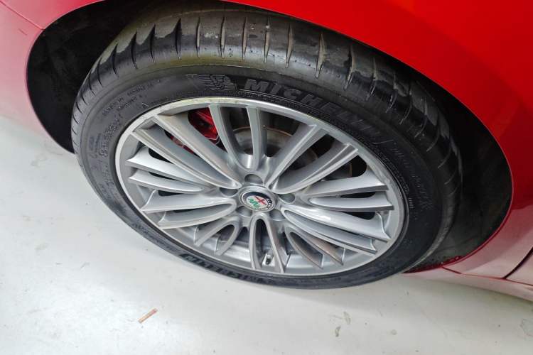 Used Alfa Romeo Giulia 2017 2.0T 280HP Luxury Sport Edition Right Rear Wheel Hub