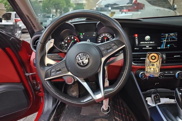 Used Alfa Romeo Giulia 2017 2.0T 280HP Luxury Edition Steering Wheel