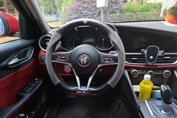 Used Alfa Romeo Giulia 2017 2.0T 200HP Elite Edition Steering Wheel