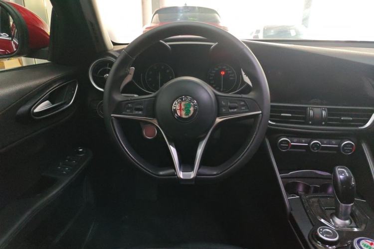 Used Alfa Romeo Giulia 2017 2.0T 280HP Luxury Edition Steering Wheel