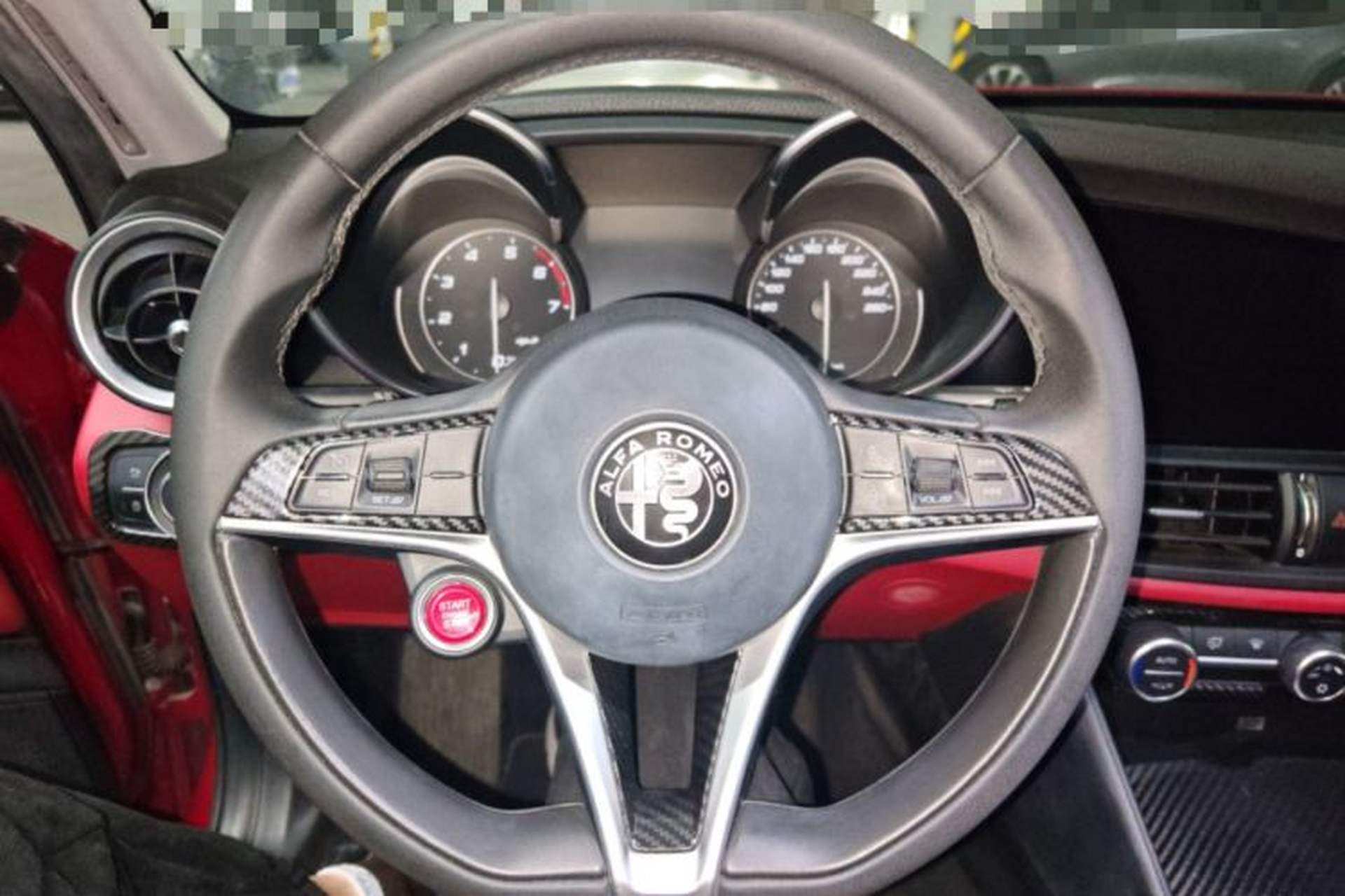 Used Alfa Romeo Giulia 2017 2.0T 200HP Luxury Edition Steering Wheel