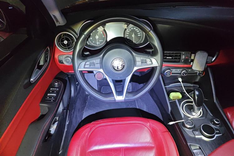 Used Alfa Romeo Giulia 2017 2.0T 200HP Elite Edition Steering Wheel