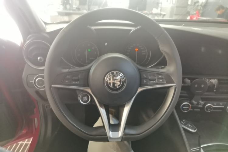 Used Alfa Romeo Giulia 2017 2.0T 200HP Elite Edition Steering Wheel