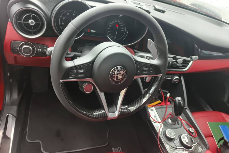 Used Alfa Romeo Giulia 2017 2.0T 200HP Elite Edition Steering Wheel