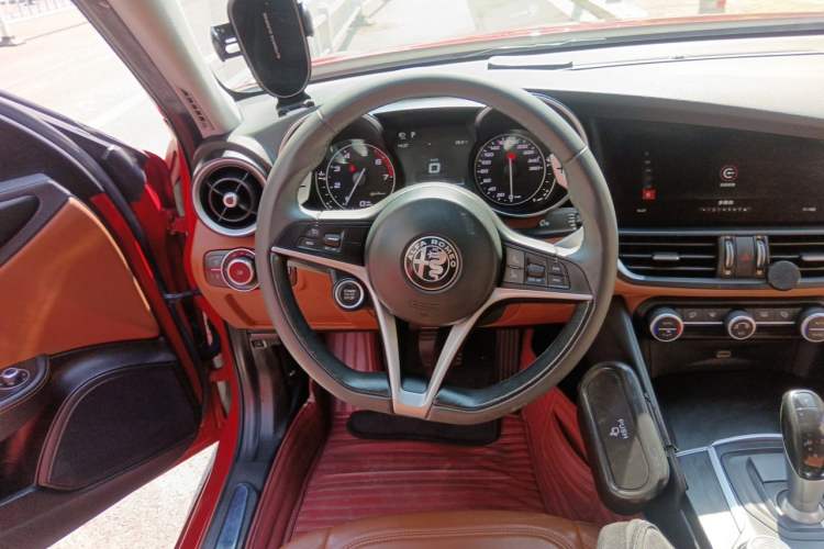 Used Alfa Romeo Giulia 2017 2.0T 280HP Luxury Edition Steering Wheel