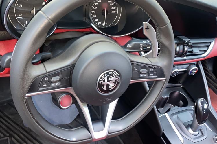 Used Alfa Romeo Giulia 2017 2.0T 280HP Luxury Edition Steering Wheel