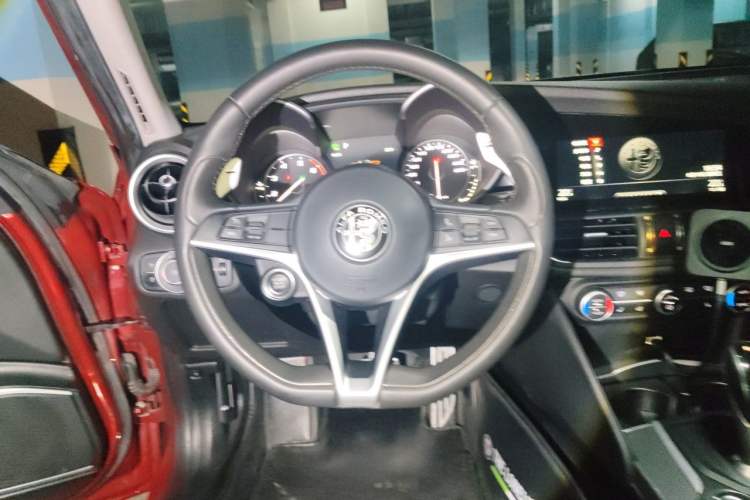 Used Alfa Romeo Giulia 2017 2.0T 280HP Milano Limited Edition Steering Wheel