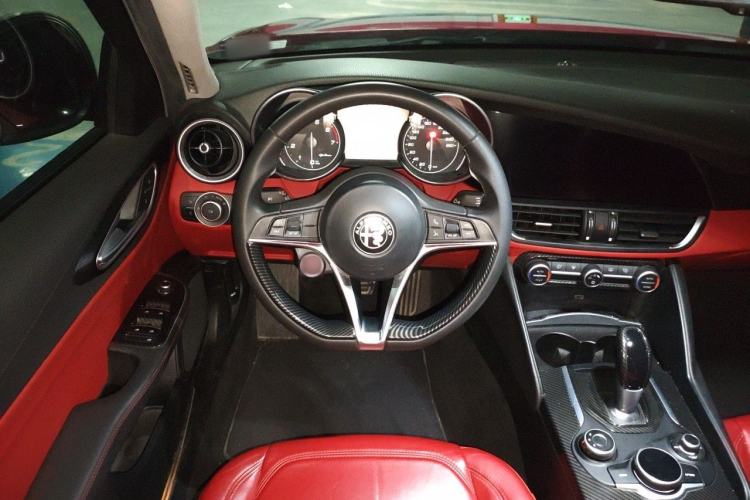 Used Alfa Romeo Giulia 2017 2.0T 200HP Elite Edition Steering Wheel