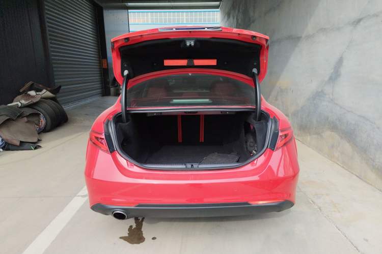 Used Alfa Romeo Giulia 2017 2.0T 200HP Luxury Edition Trunk
