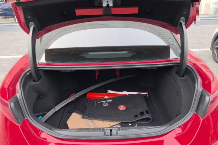 Used Alfa Romeo Giulia 2017 2.0T 200HP Luxury Edition Trunk