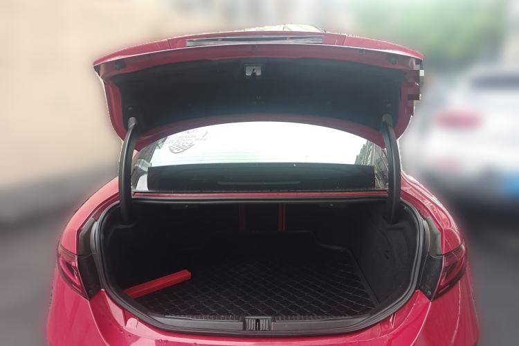 Used Alfa Romeo Giulia 2017 2.0T 200HP Luxury Edition Trunk