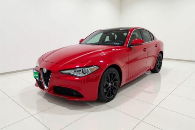 Ojetý Alfa Romeo Giulia 2017 2.0T 200HP Luxury Edition