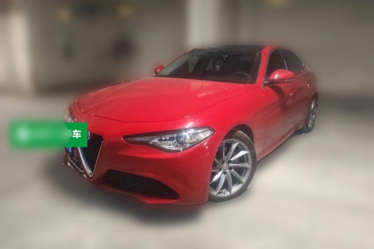 Alfa Romeo Giulia 2017 2.0T 200HP Luxury Edition de segunda mano Guazi used car, China used car export, Used car for sale, Used cars, Cheapest cars for sale