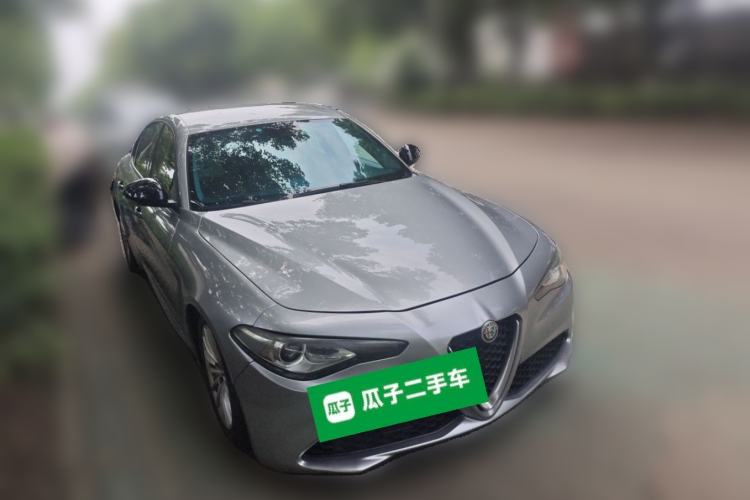 Used Alfa Romeo Giulia 2017 2.0T 200HP Elite Edition Front Right 45 Deg