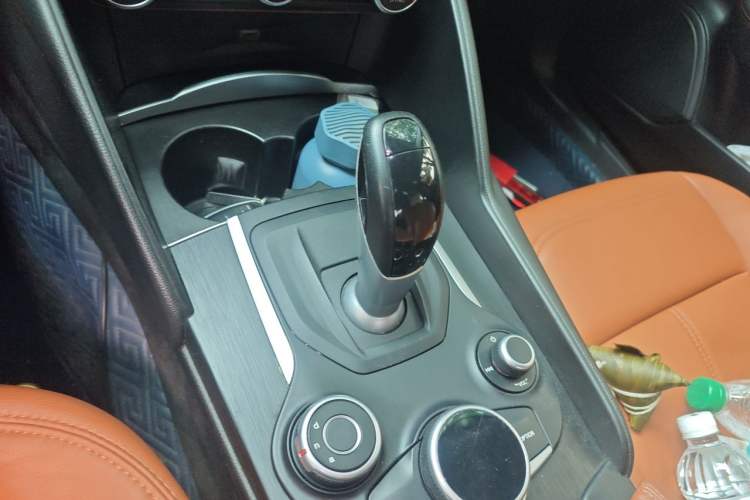 Used Alfa Romeo Giulia 2017 2.0T 200HP Elite Edition Gear Lever