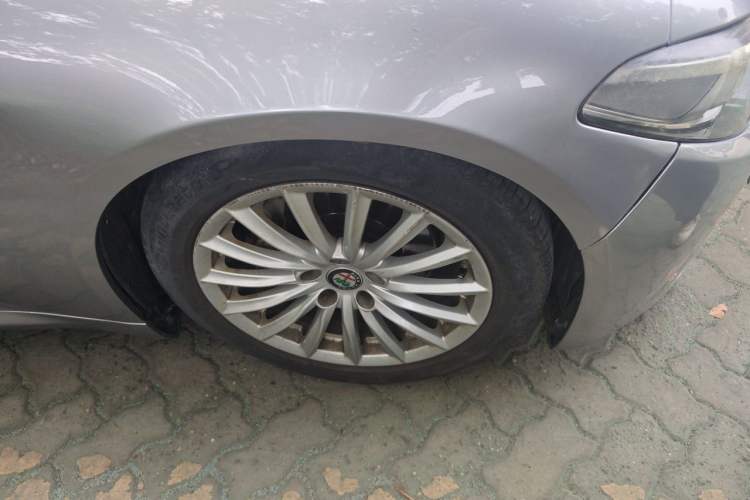Used Alfa Romeo Giulia 2017 2.0T 200HP Elite Edition Right Front Wheel Hub