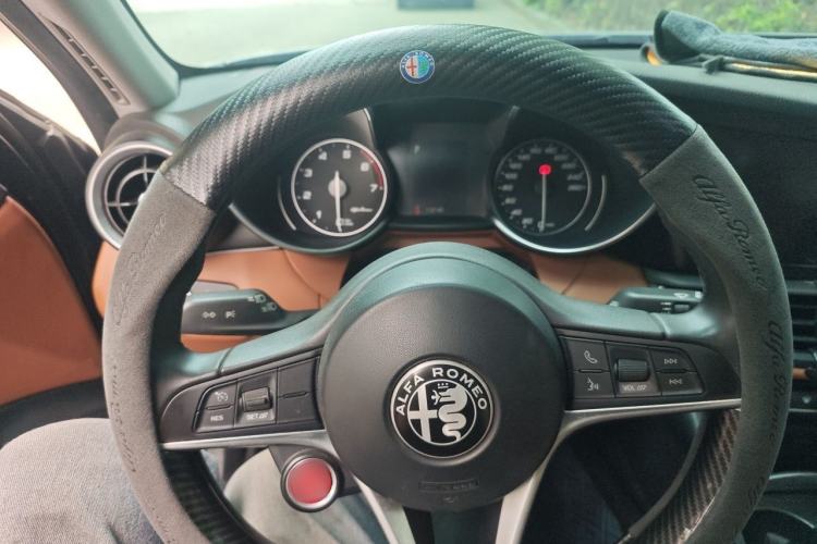 Used Alfa Romeo Giulia 2017 2.0T 200HP Elite Edition Steering Wheel