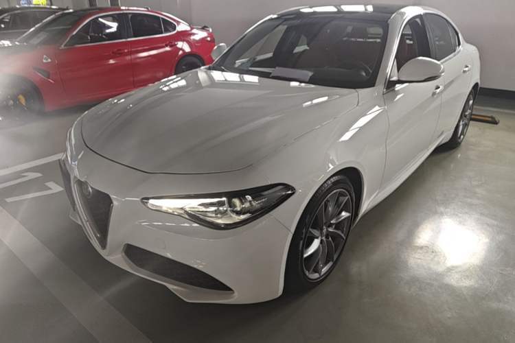 Used Alfa Romeo Giulia 2017 2.0T 200HP Luxury Edition Guazi used car, China used car export, Used car for sale, Used cars, Cheapest cars for sale