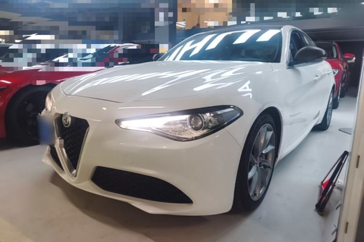 Used Alfa Romeo Giulia 2017 2.0T 280HP Luxury Edition Guazi used car, China used car export, Used car for sale, Used cars, Cheapest cars for sale