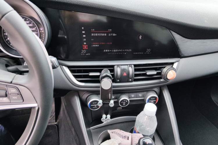Used Alfa Romeo Giulia 2017 2.0T 280HP Luxury Edition Audio And AC Panel