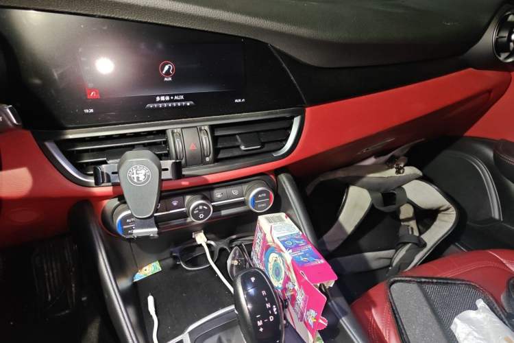 Used Alfa Romeo Giulia 2017 2.0T 200HP Luxury Edition Audio And AC Panel