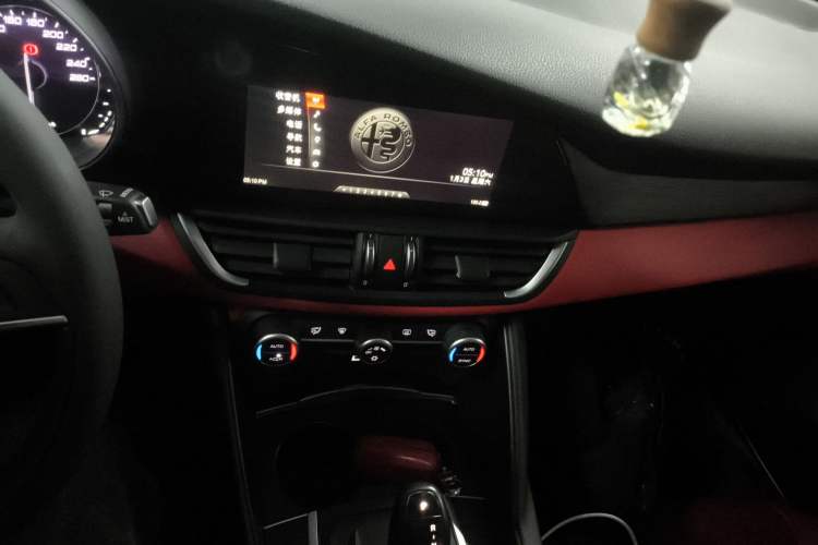Used Alfa Romeo Giulia 2017 2.0T 200HP Luxury Edition Audio And AC Panel