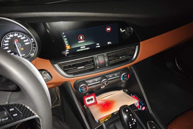 Used Alfa Romeo Giulia 2017 2.0T 280HP Luxury Edition Audio And AC Panel