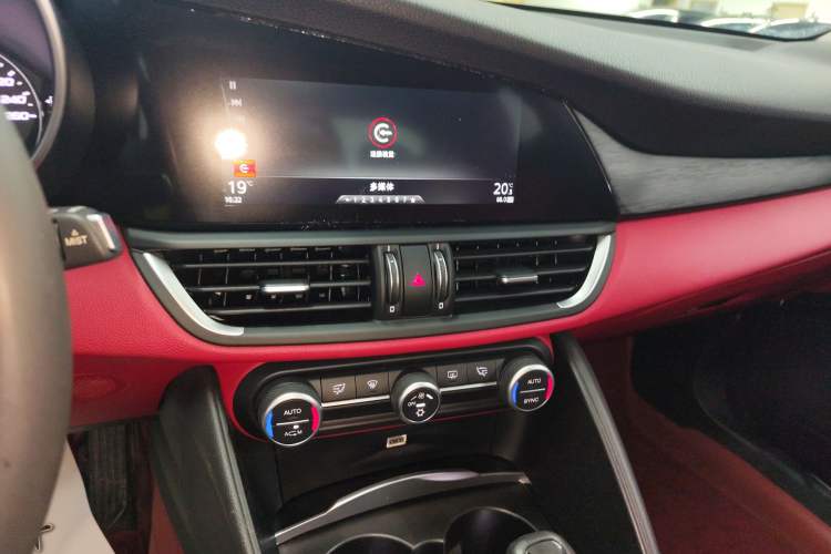 Used Alfa Romeo Giulia 2017 2.0T 200HP Luxury Edition Audio And AC Panel
