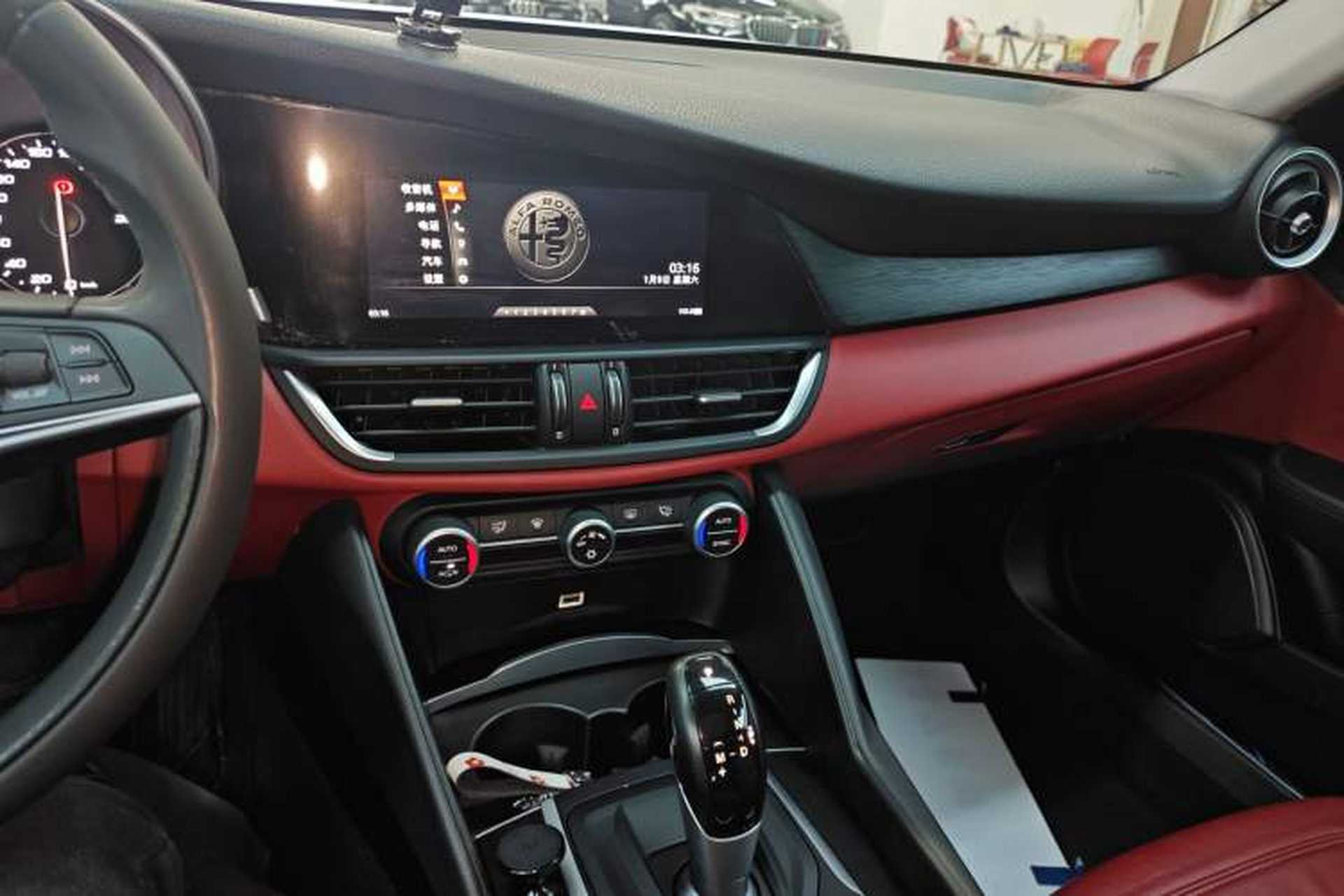 Used Alfa Romeo Giulia 2017 2.0T 280HP Luxury Edition Audio And AC Panel