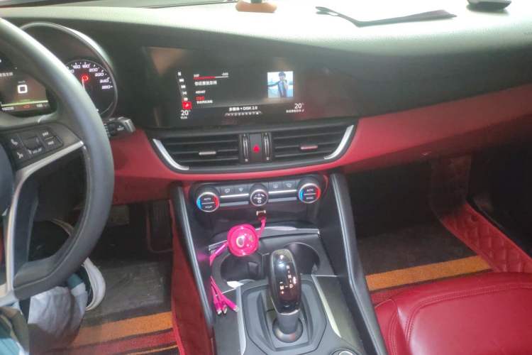 Used Alfa Romeo Giulia 2017 2.0T 200HP Luxury Edition Audio And AC Panel