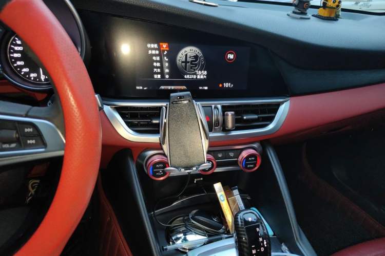 Used Alfa Romeo Giulia 2017 2.0T 200HP Luxury Edition Audio And AC Panel