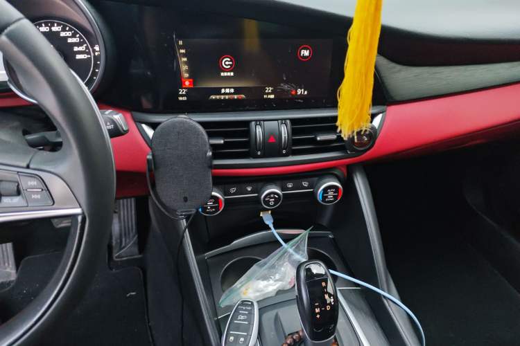 Used Alfa Romeo Giulia 2017 2.0T 280HP Luxury Edition Audio And AC Panel