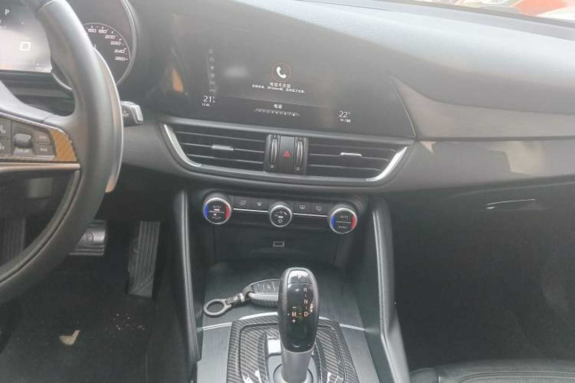 Used Alfa Romeo Giulia 2017 2.0T 280HP Luxury Edition Audio And AC Panel