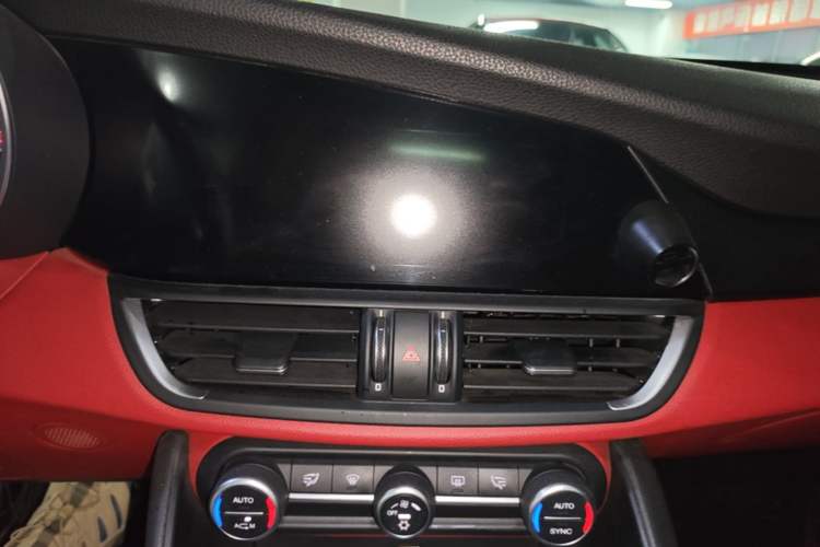 Used Alfa Romeo Giulia 2017 2.0T 200HP Luxury Edition Audio And AC Panel